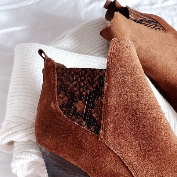 Donald Pliner Vale suede ankle boots - Picture 10 of 13